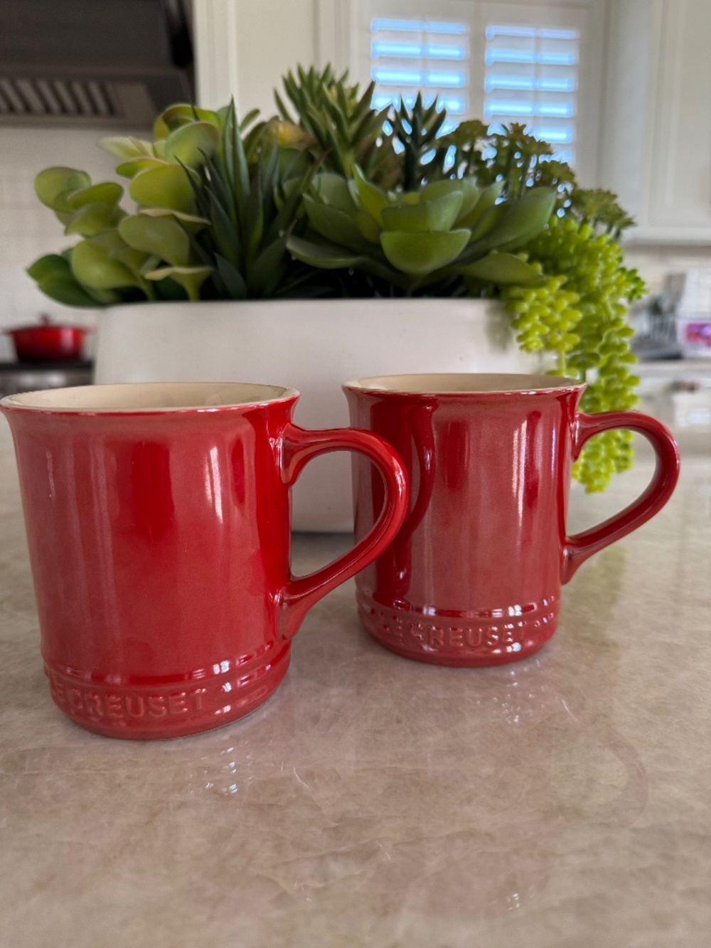 Le Creuset Vancouver Mugs (Set of 2) - Metallic / Pearl Cerise